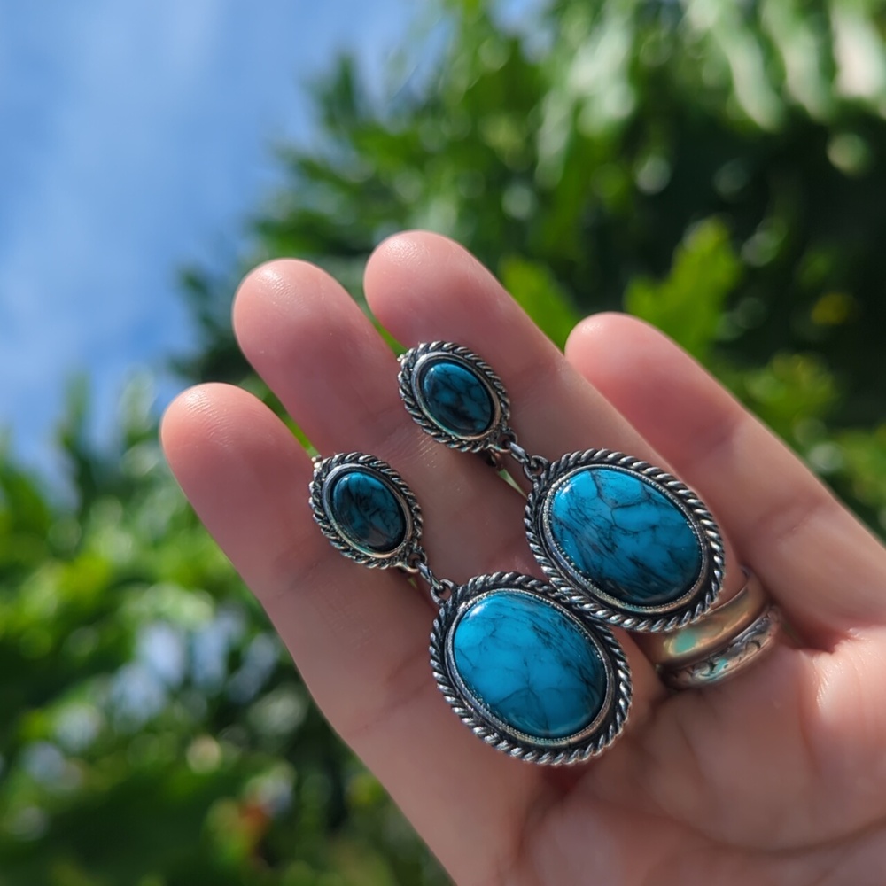 Vintage turquoise Western style screw back earrings